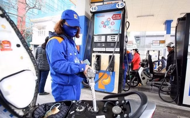 Xăng RON95 tăng khá mạnh 923 đồng/lít lên 21.066 đồng/lít