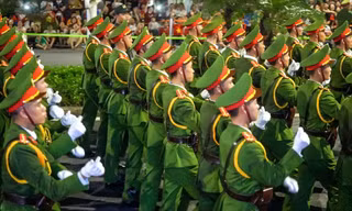 'Điều lệnh bắn tim' gây sốt của khối Nam sĩ quan Cảnh sát nhân dân