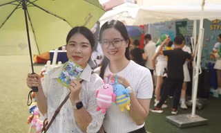 Nghìn lẻ một kiểu 'săn gấu' Sóng Festival tại SVĐ Bách Khoa 
