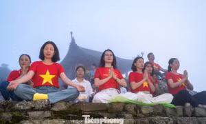 Hàng nghìn người đổ về Yên Tử khai mạc Lễ hội mùa thu