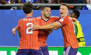 Scotland thắng trận đầu tiên tại World Cup sau 36 năm.