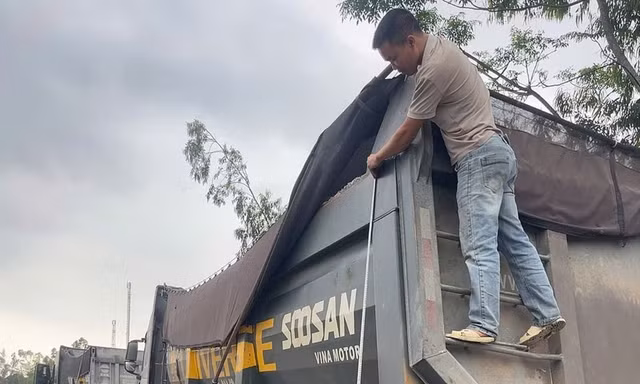 Đồng loạt tổng rà soát xe tải ‘khủng’ ở Quảng Trị