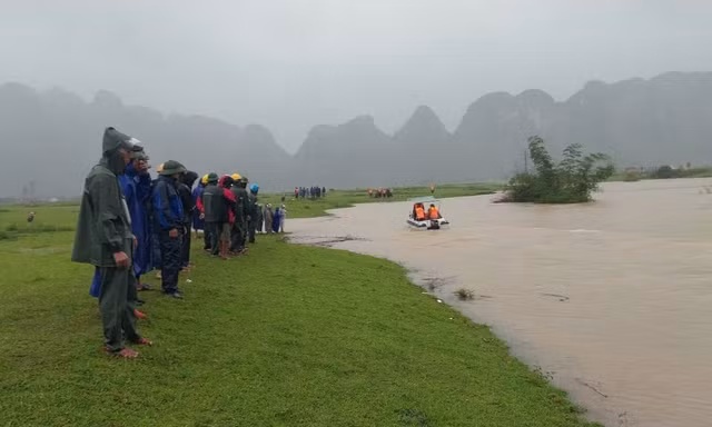 Dắt trâu lên núi tránh lũ, một nam sinh ở Quảng Trị mất tích 