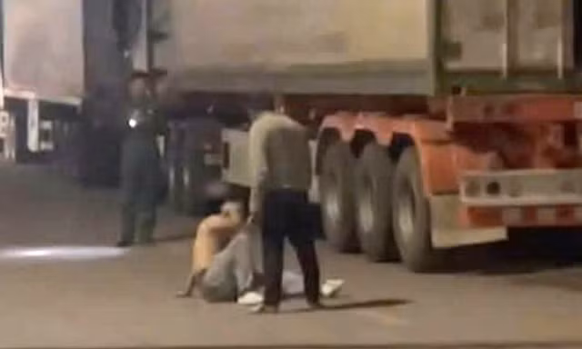 Nguyên nhân vụ tài xế bị chém gục tại cửa khẩu Cha Lo