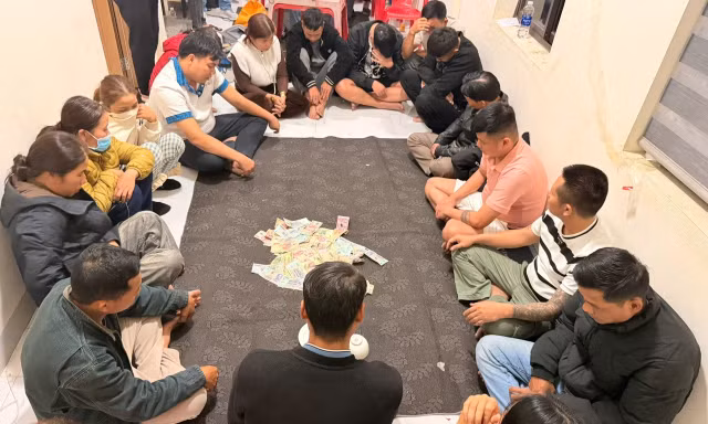 ‘Con bạc’ chạy tán loạn khi lực lượng chức năng đột kích lúc nửa đêm 
