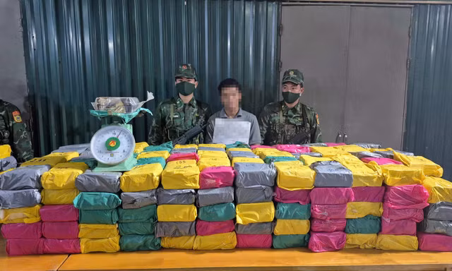 Clip toàn cảnh vụ bắt giữ 500kg ma tuý
