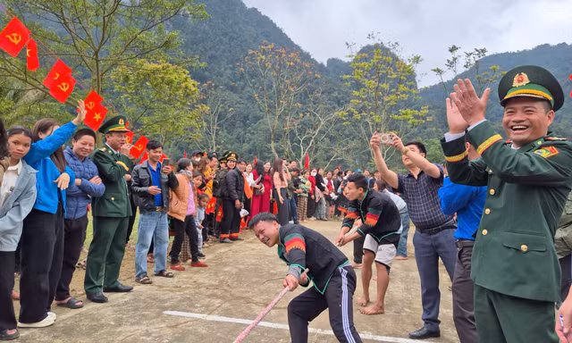 Nghĩa đồng bào nơi phên dậu Tổ quốc