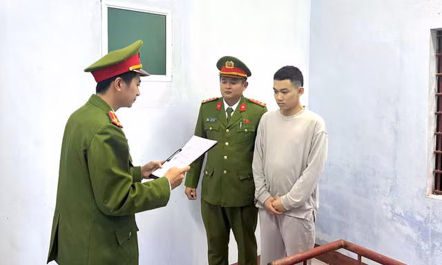 Khởi tố đối tượng lao ô tô vào ‘đối thủ’ khiến 4 người bị thương ở Quảng Trị 