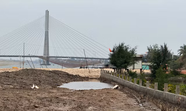 Vì sao dự án giao thông gần 300 tỷ ven sông Nhật Lệ 'đứng bánh' nhiều tháng nay 