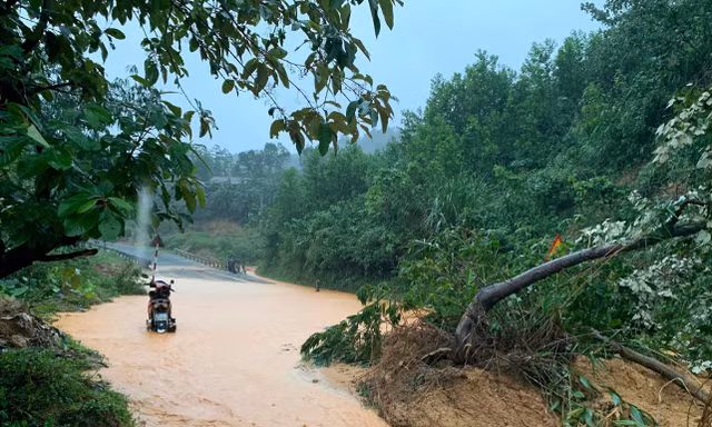 Quảng Trị di dời khẩn cấp nhiều hộ dân để ứng phó với mưa lũ 