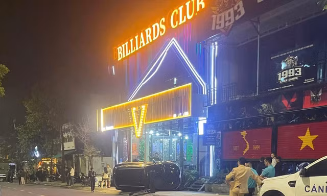 Nghi vấn lao ô tô vào 'đối thủ' khiến 3 người bị thương 