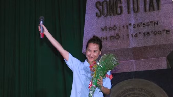 Nhạc sĩ Giáng Son trong chuyến đi Trường Sa tháng 5/2013. Ảnh: Nhân vật cung cấp