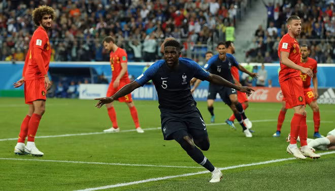 Sauel Umtiti ăn mừng bàn mở tỷ số