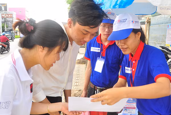 Các tỉnh ĐBSCL tiếp sức sĩ tử thi Quốc Gia