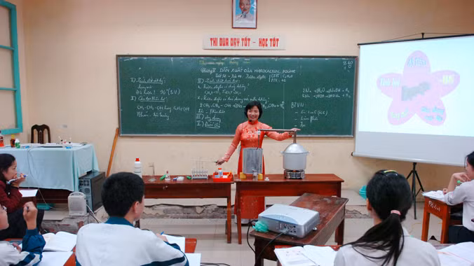 Để đáp ứng chương trình SGK mới, theo TS Trịnh Ngọc Thạch cần phải đào tạo lại đội ngũ giáo viên ngay từ bây giờ