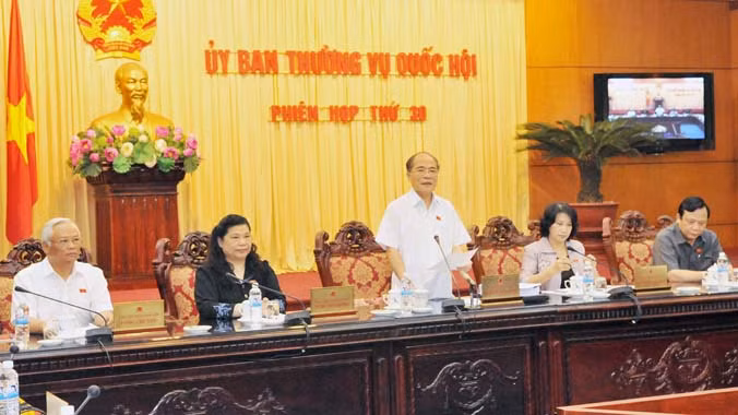Chủ tịch Quốc hội Nguyễn Sinh Hùng phát biểu tại phiên họp thứ 30. Ảnh: Phan Sáng