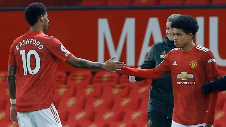 Shola Shoretire thay thế một ngôi sao khác của học viện M.U, Rashford.