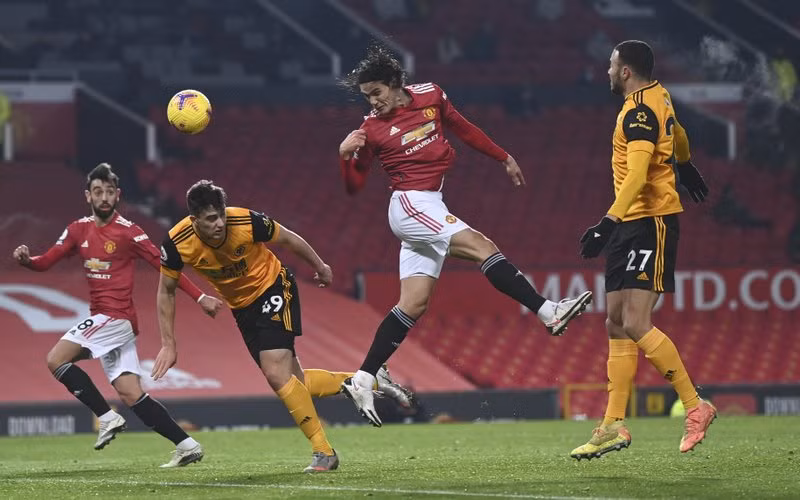 Ngôi sao Cavani: 'Được vạ thì má đã sưng'
