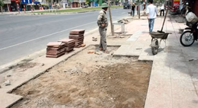 “Cấm cửa” 2 năm với nhà thầu thi công vỉa hè kém chất lượng