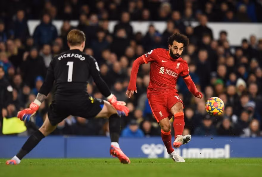 Salah bùng nổ, Liverpool vùi dập Everton