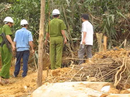 Ngành chức năng kiểm tra và triệt phá một hầm của vàng tặc