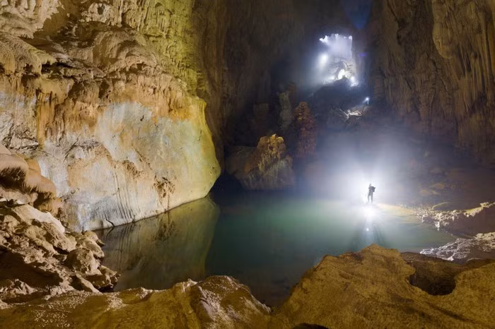 Hang Sơn Đoòng là địa điểm thu hút nhiều nhà thám hiểm đến tìm hiểu, khám phá. Ảnh: Nat Geo. 