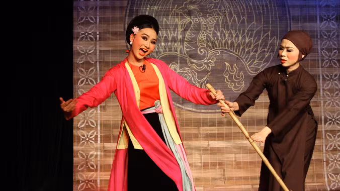 Trích đoạn “Thị Mầu lên chùa” trong chương trình “Nghệ thuật Chèo” phục vụ khách du lịch hàng tuần tại Hà Nội. Ảnh: N.M.Hà