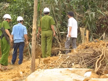 Ngành chức năng kiểm tra và triệt phá một hầm của vàng tặc
