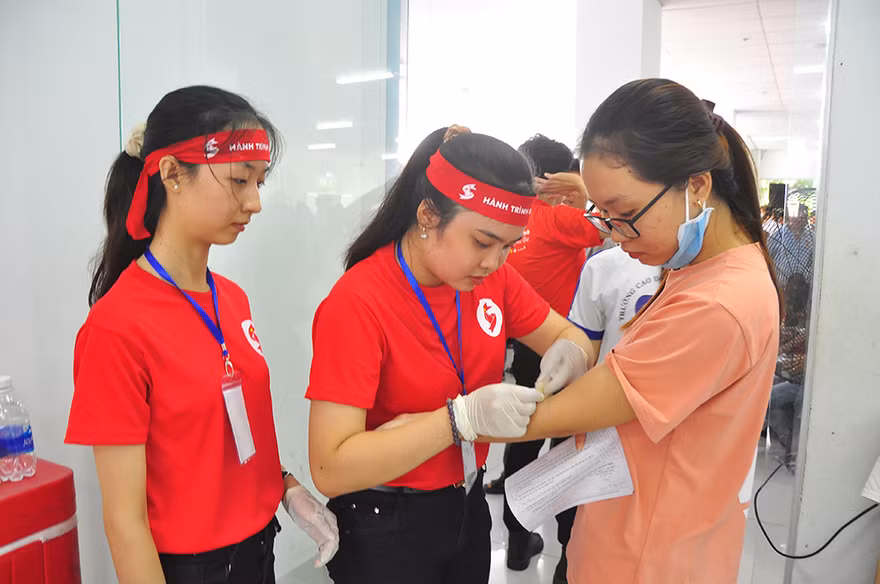 Hành trình Đỏ tiếp nhận hơn 100.000 đơn vị máu