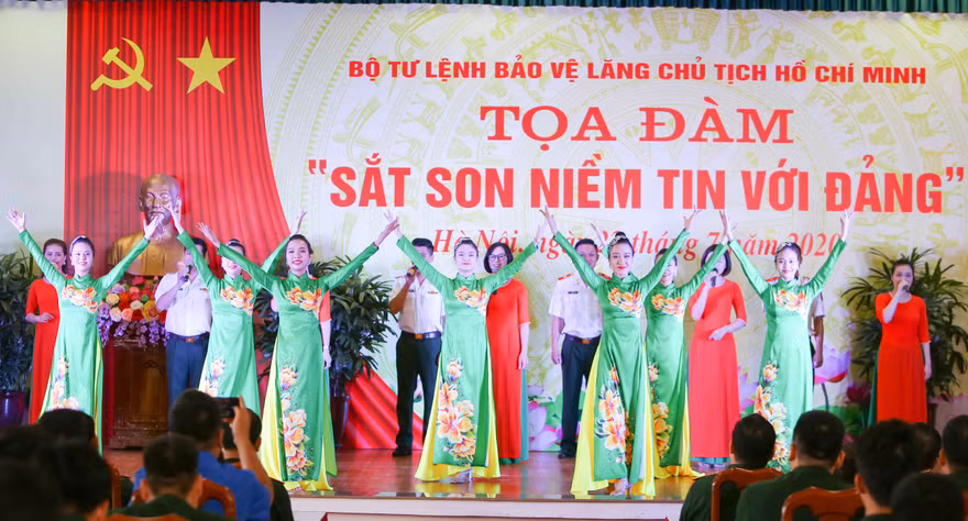Tọa đàm “Sắt son niền tin với Đảng”. 