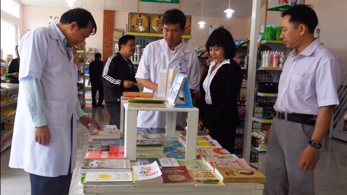 Gian hàng sách sức khỏe, y học.