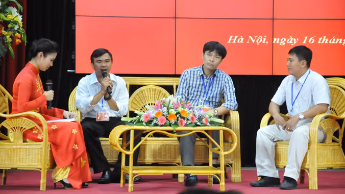 Các cá nhân tiêu biểu chia sẻ những thuận lợi, khó khăn khi tái hòa nhập cộng đồng. Ảnh: Tuấn Nguyễn