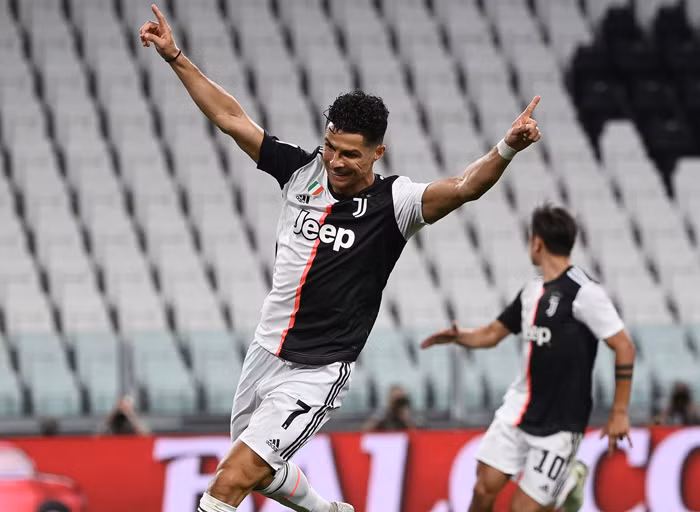 Ronaldo lập cú đúp giúp Juventus đánh bại Lazio