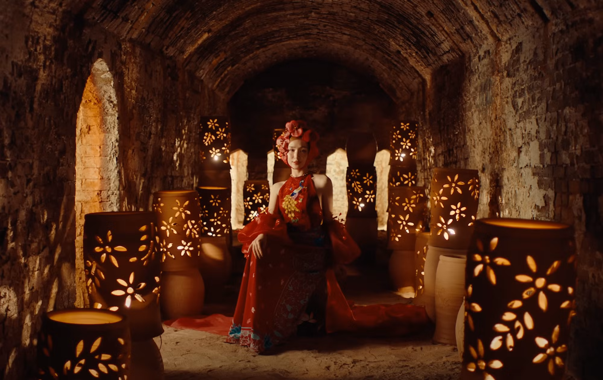 Hòa Minzy quay MV ở quê hương, đưa cả "làng" đóng cameo.