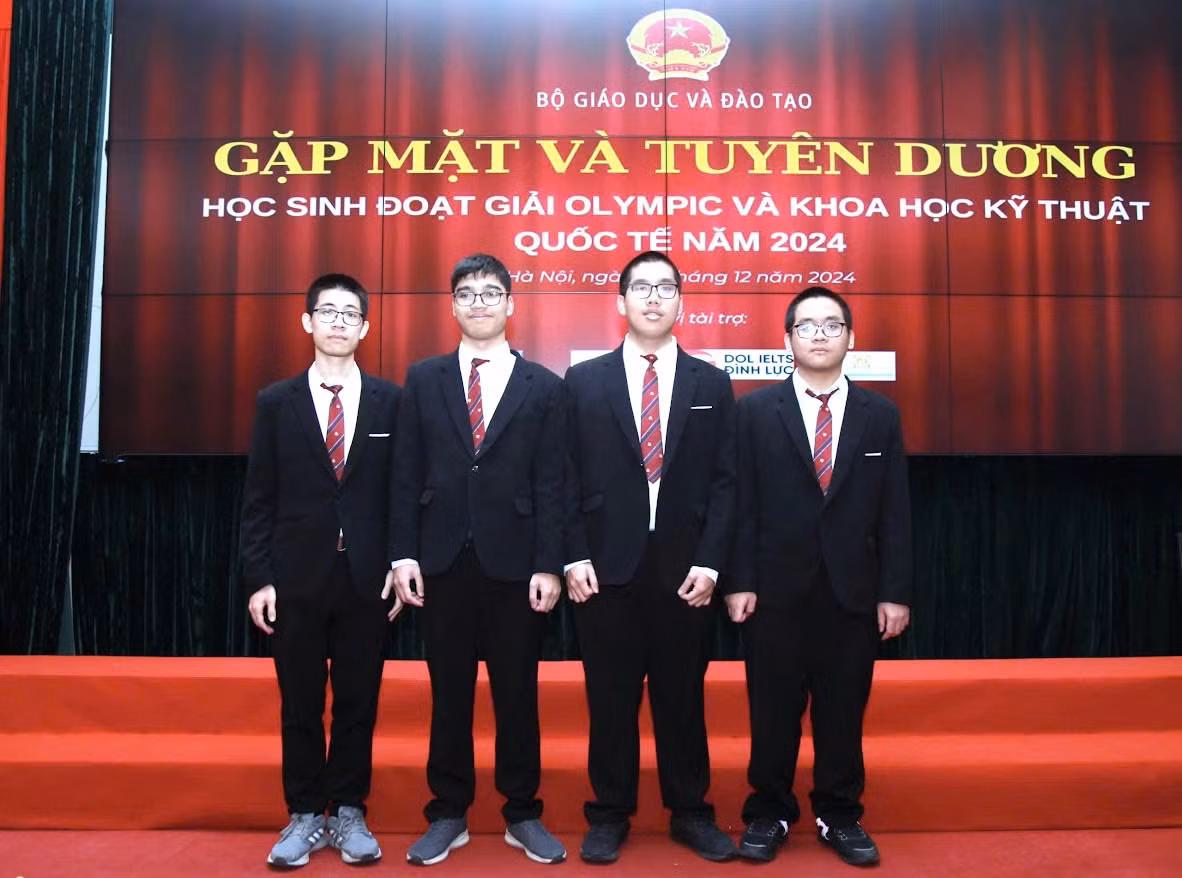 Từ những sân chơi nhỏ đến đấu trường quốc tế, Xuân Bách giữ vững phong độ ghi dấu ấn với thành tích cao nhất.