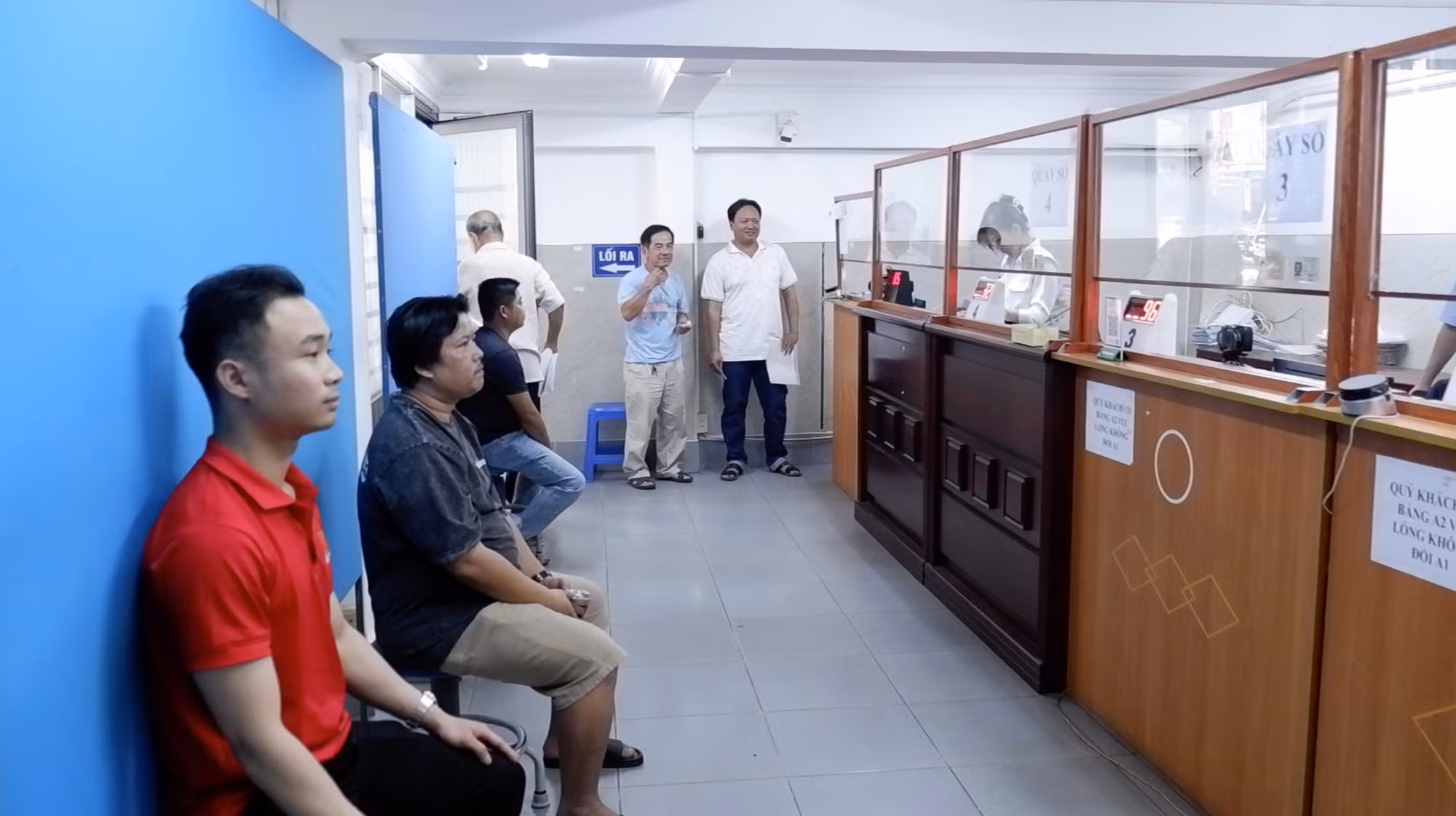 Theo ghi nhận của PV, việc cấp đổi giấy phép lái xe trong buổi sáng đầu tuần ở TPHCM diễn ra thuận lợi, không phát sinh sự cố kỹ thuật.