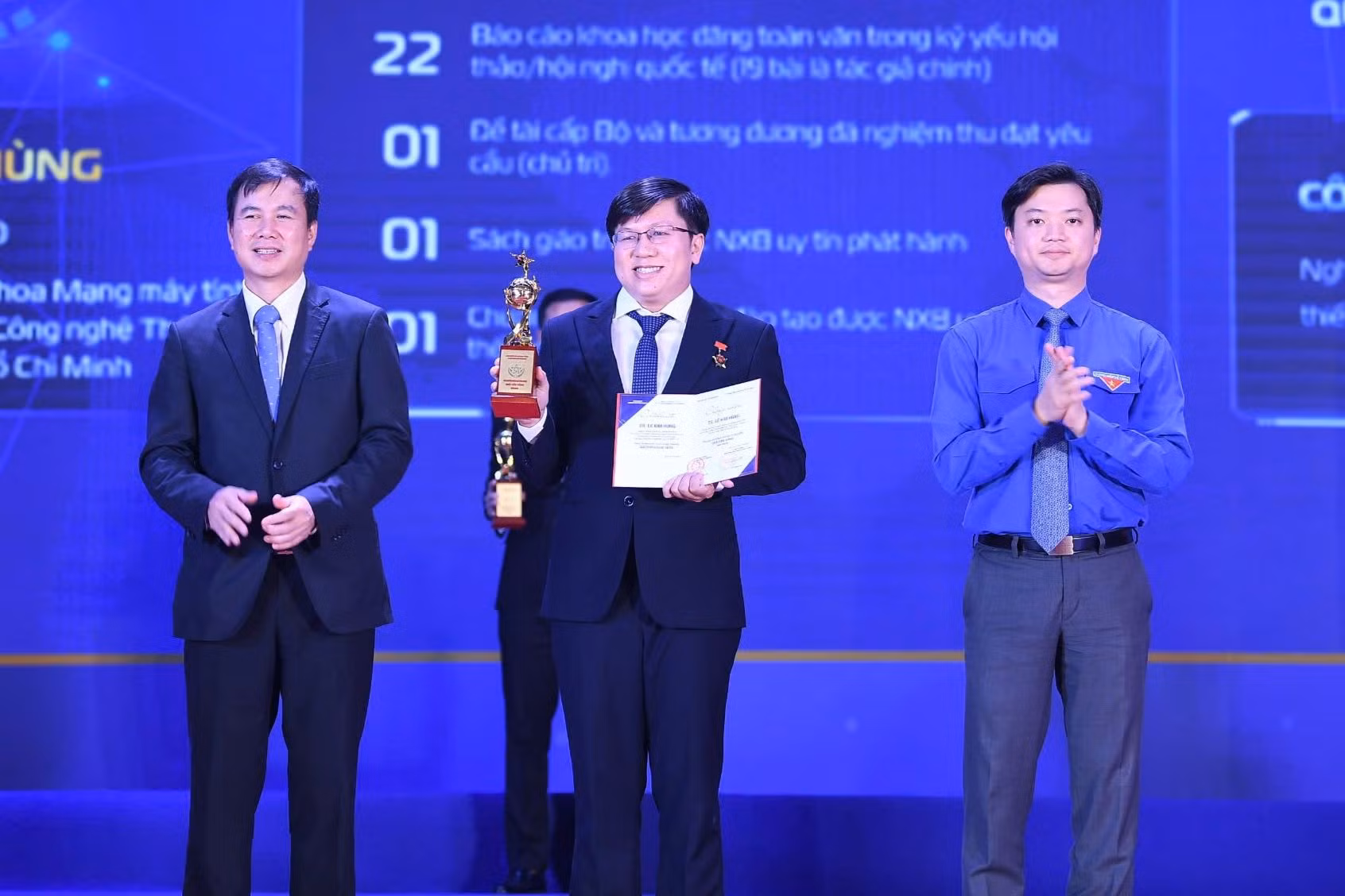 TS. Lê Kim Hùng nhận Giải thưởng Quả Cầu Vàng năm 2024.