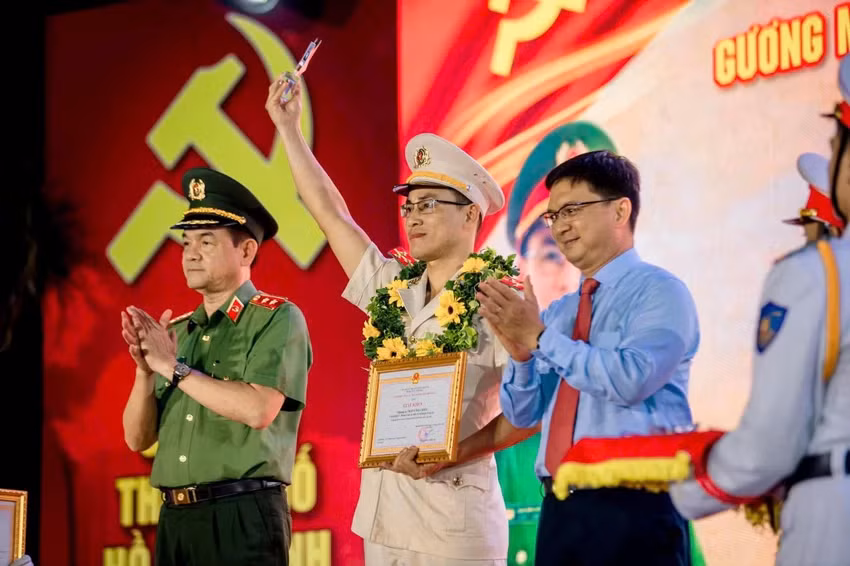 Trong những năm công tác tại Phòng Cảnh sát Điều tra tội phạm về ma túy (PC04), anh Trần Vĩnh Chiến đã lập được nhiều thành tích xuất sắc.
