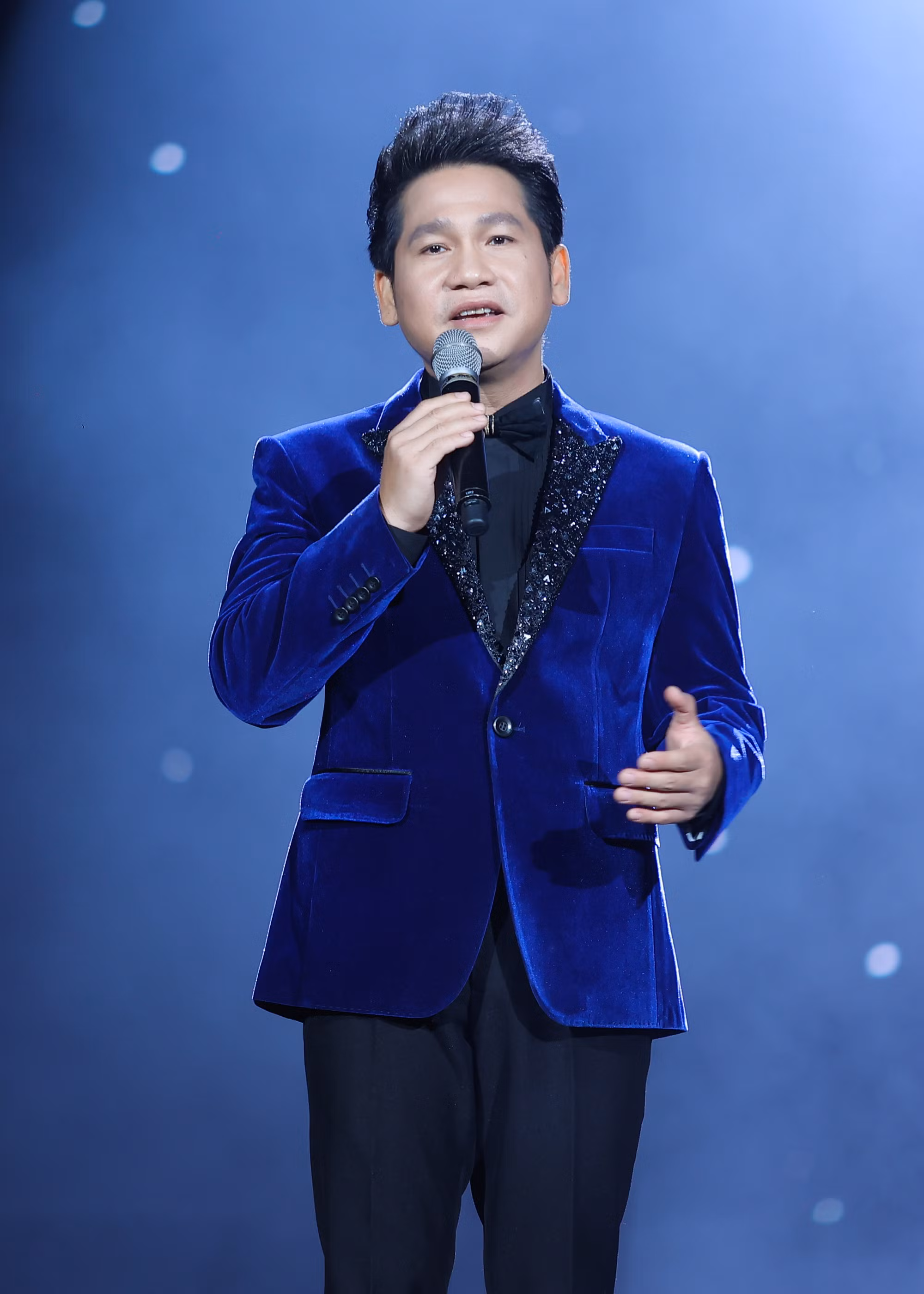 Ngoài Tình hoài hương song ca với Anh Thơ, Trọng Tấn thể hiện một bài Phạm Duy nữa là Ngậm ngùi cũng đầy da diết. Ảnh: BTC