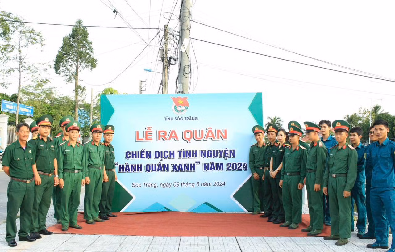 Đội hình tình nguyện “Hành quân xanh” tỉnh Sóc Trăng sẵn sàng ra quân, thực hiện các nhiệm vụ của Chiến dịch