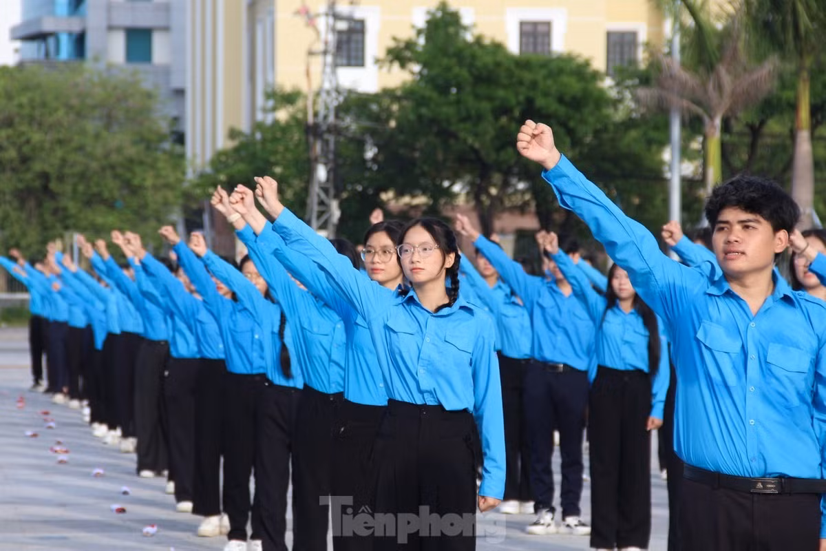 Chương trình “Sắc màu thanh niên” với sự tham gia của 1.000 hội viên, thanh niên toàn thành phố Đà Nẵng ngày 22/6/2024. Ảnh: Giang Thanh Chương trình “Sắc màu thanh niên” với sự tham gia của 1.000 hội viên, thanh niên toàn thành phố Đà Nẵng ngày 22/6/2024. Ảnh: Giang Thanh
