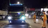 Hà Nội xử lý hàng chục xe quá tải trong một đêm
