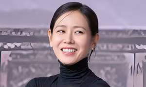 Màn ‘hack tuổi’ của Son Ye Jin trước mỹ nhân đẹp nhất thế giới