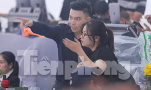 Ca sĩ nào hát ở đám cưới Đỗ Thị Hà 