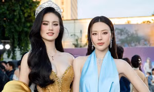 Hoa hậu mặc xuyên thấu đổ bộ thảm xanh