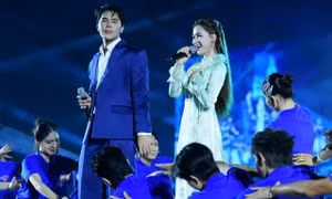 Hòa Minzy, Lâm Phúc làm bùng nổ concert Thanh xuân