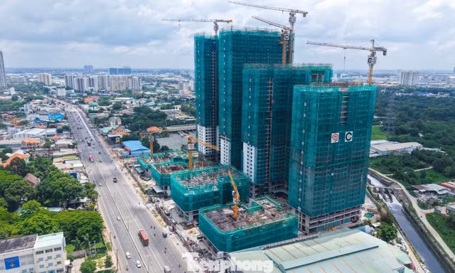 Hàng chục dự án căn hộ đua nhau 'mọc' lên dọc đoạn Quốc lộ