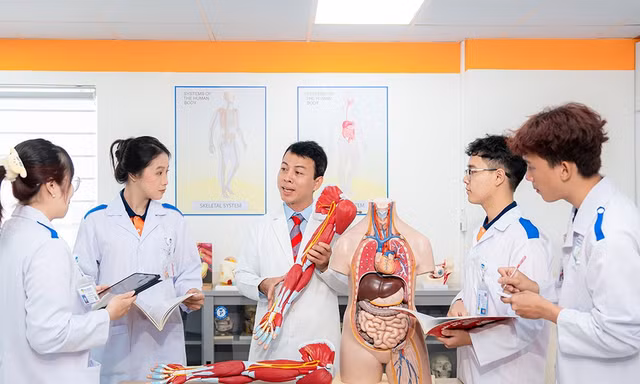 Một trường đại học lập Trường Y và Khoa học Sức khỏe