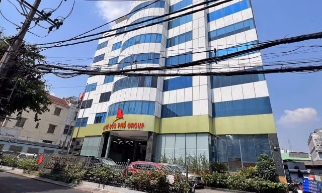 Ngân hàng siết nợ hàng trăm sổ đỏ 