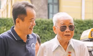 Ngày này 71 năm trước, người dân Thủ đô ùa ra đường cùng hát 'Tiến về Hà Nội'